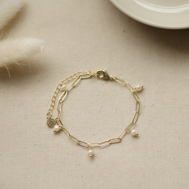 beatrice bracelet- white pearl