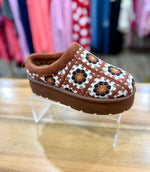 granny square platform sherpa slip on- brown