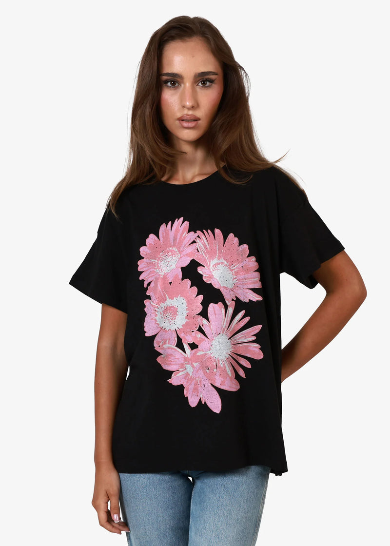 daisies black everyday tee