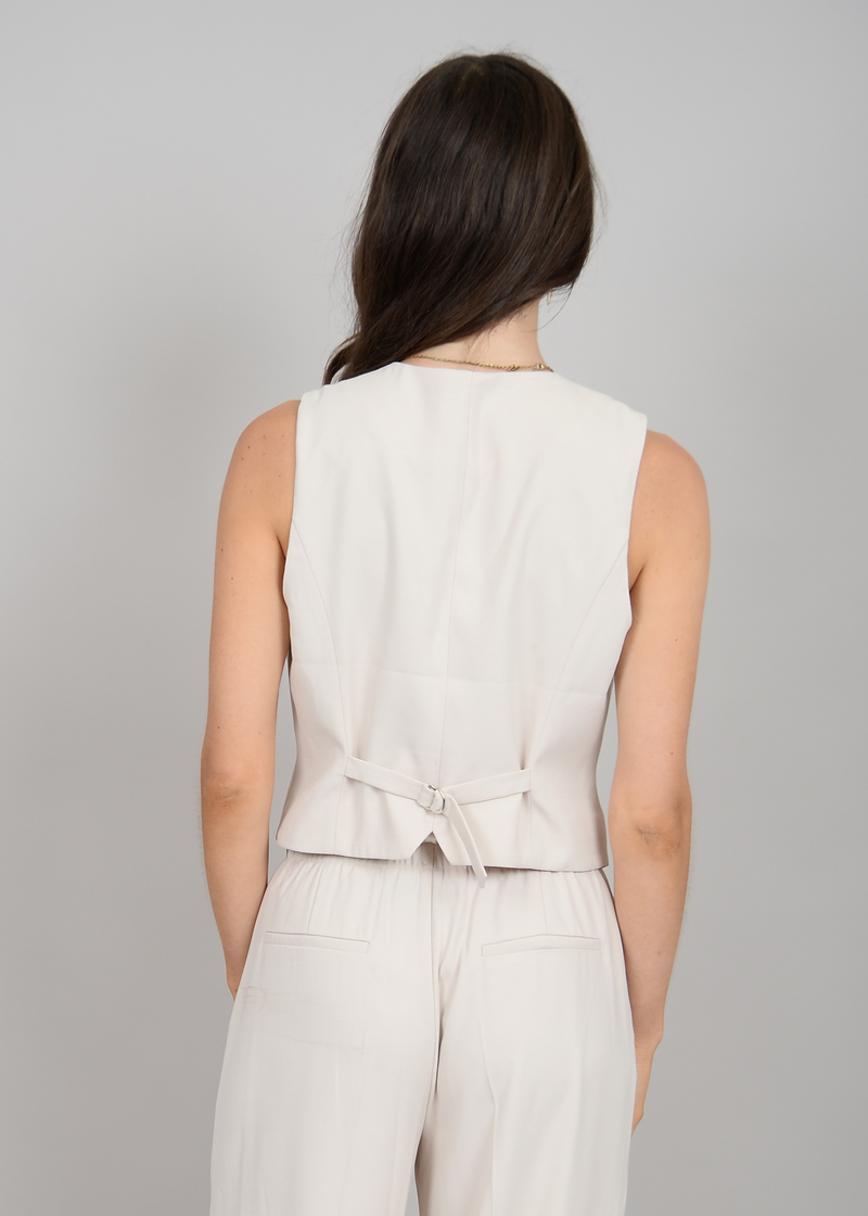 strada vest- sandstone