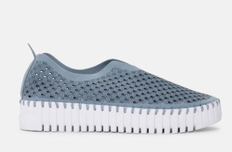 tulip platform shoe- blue cloud