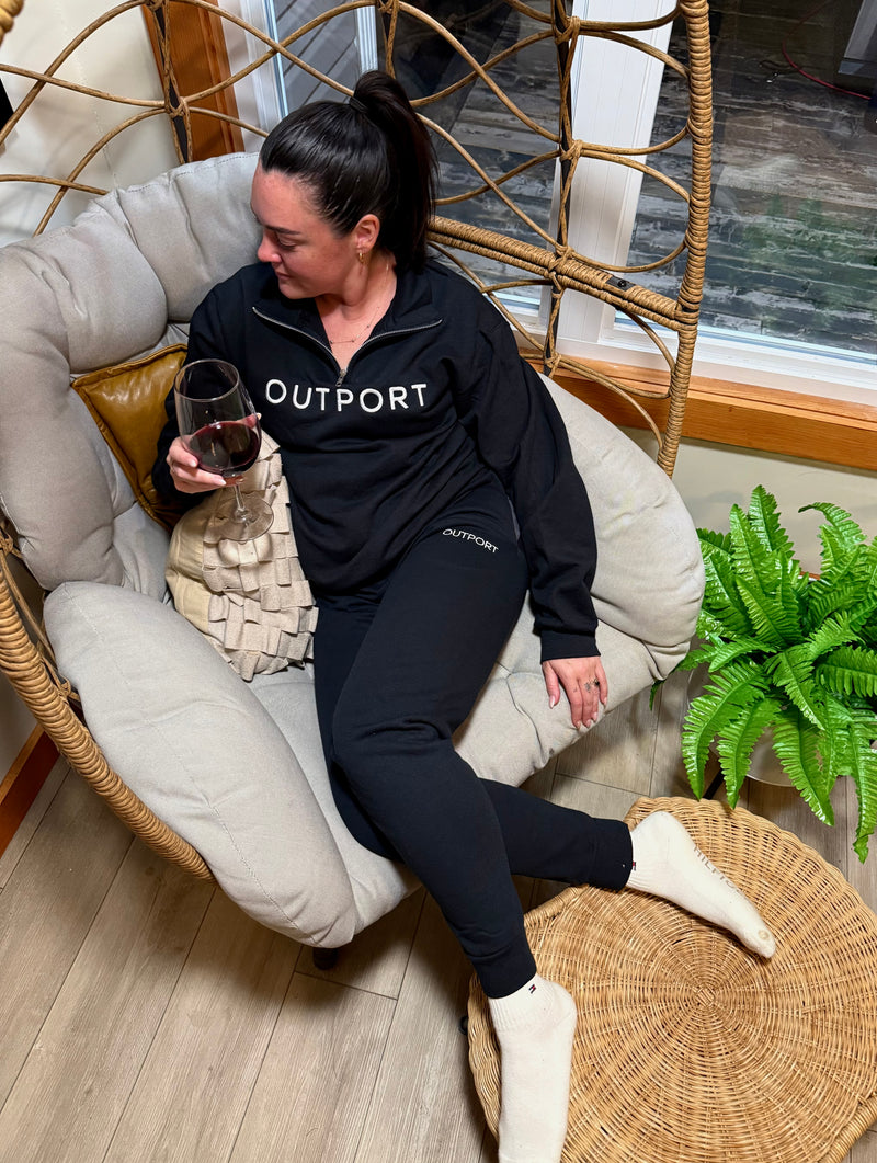 the outport quarter zip- pitch black