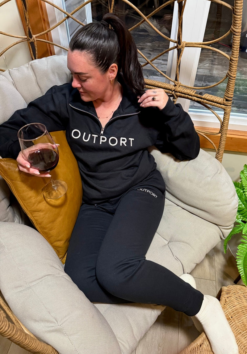 the outport quarter zip- pitch black