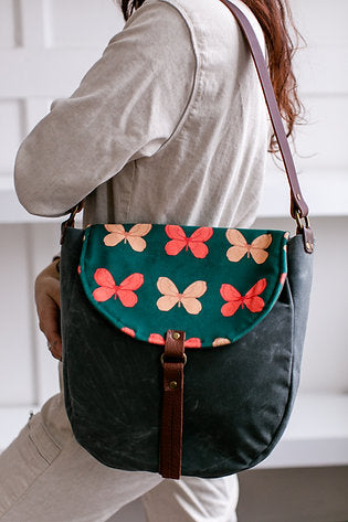 megan's shoulder bag | with butterfly spring flap