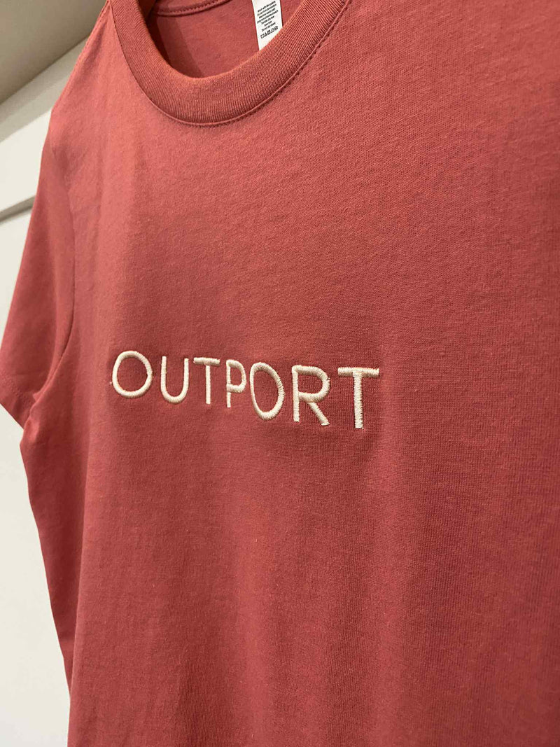 the outport everyday tee- strawberry