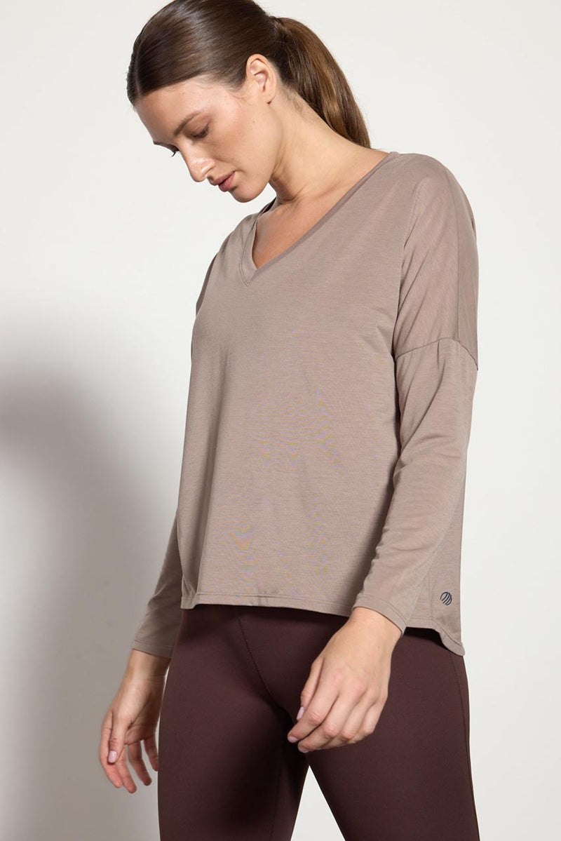 dynamic v-neck relaxed shirt