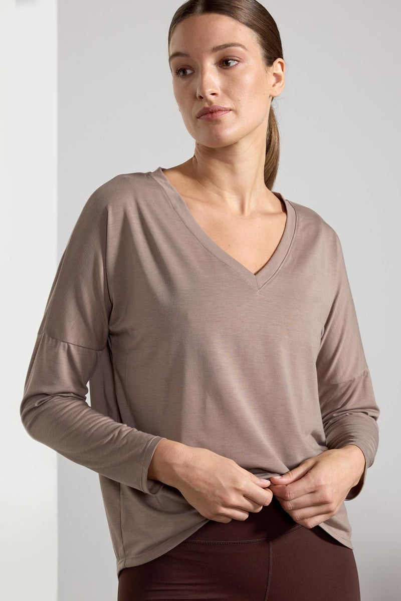 dynamic v-neck relaxed shirt