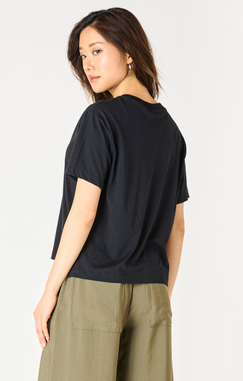 vera essential tee- black